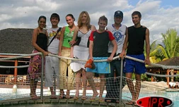 Jeudi 25 mars 2004 -
La Star Academy 3 en tournée à La Réunion