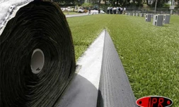 Lundi 5 avril 2005 -

Le stade de Champ Fleuri à Saint-Denis fait peau neuve