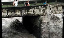 Le cyclone tropical Ando, qui a frôlé La Réunion le samedi 6 janvier 2001, a amené de fortes précipitations dans son sillage. Le Sud a été l'une des régions les plus arrosées