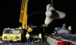 Jeudi 12 octobre 2007 -

Des dizaines de tétrapodes sont posés toutes les nuits le long de la route du littoral côté mer