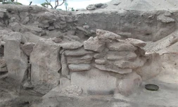 Les vestiges d'habitation construite par des esclaves naufragés à Tromelin -
Photo GRAN et confrérie des gens de la mer