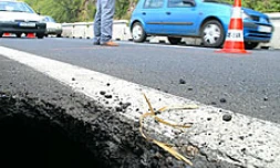 lundi 22 septembre 2003 
Une cavité de 2 mètres de profondeur et de 30 m3 de volume a été découverte sous la route du littoral