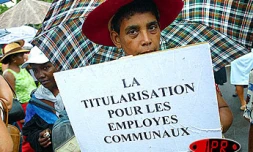 Lundi 16 février 2004
Des milliers d'employés communaux sont descendus dans la rue pour réclamer leur titularisation