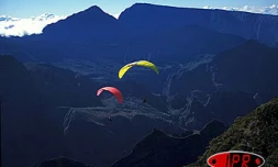 Image de parapente au-dessus de La Réunion