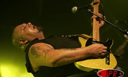Vendredi 6 août 2004

Le rocker américain Popa Chubby a littéralement soulevé son public