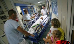 Février 2006 

Les urgences de la clinique de Saint-Benoît sont submergées par l'afflux des malades notamment atteints du chikungunya