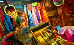Plus de 100 000 visiteurs ont visité le 14e Salon de la maison qui s'est tenue du vendredi 3 mai au dimanche 12 mai 2002 au parc des expositions de Saint-Denis
