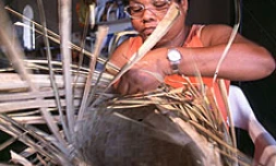 La 58ème édition du salon Fait Main se déroulera les 4, 5 et 6 juillet 2003 au parc des expositions de Saint-Denis. Elle rassemblera quelque 320 artisans