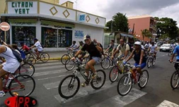 Le dimanche 17 décembre 2000 au matin, plus de 1 500 vélos ont investi - tout à fait pacifiquement -, les rues de la cité portoise dans le cadre de l'opération &quot;vélo 2000&quot;