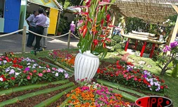 La première Fête des Villes et Villages Fleuris a été inaugurée le vendredi 4 juin 2004
