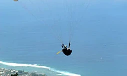 Dimanche 9 novembre 2003
Image du championnat de parapente
Photo Nicolas Villeneuve