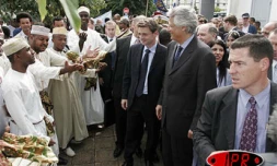 Jeudi 18 mai 2006 -

Au théâtre de Champ Fleuri (Saint-Denis) le discours du premier ministre  a donné une cascade de nouvelles