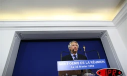 Dimanche 26 février 2006 -
Dominique de Villepin a annoncé que 98 millions d'euros sont débloqués pour lutter contre l'épidémie