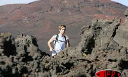 Vendredi 22 octobre 2004

Rémy Jégard, vainqueur du semi raid en 2003, sur la route du u volcan