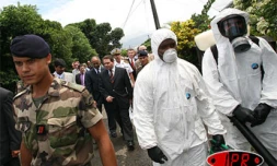 Lundi 30 janvier 2006 - 

Xavier Bertrand, ministre de la santé, en visite à La Réunion dans le cadre du renforcement du plan de lutte contre le chikungunya