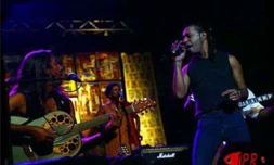 Concert de Ziskakan au théâtre de plein air de Saint-Gilles, le samedi 6 avril 2002 pour la présentation de l'album Rimayèr