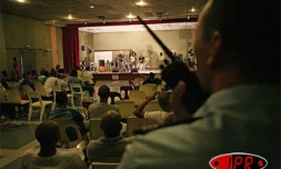 Mardi 26 décembre 2006 -

À l'occasion des fêtes de fin d'année, Ziskakan s'est produit en concert à la prison du Port
