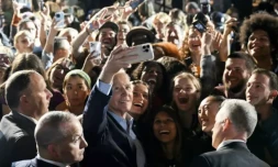 Le président américain Joe Biden avec des sympathisants démocrates le 6 novembre 2022 à Yonkers, dans l'Etat de New York (nord-est) ( AFP / SAUL LOEB )
