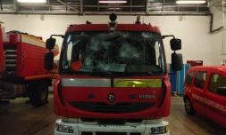 camion de pompiers caillasés saint-andré