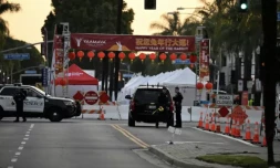 Des policiers sur les lieux de la fusillade de Monterey Park, en Californie, le 22 janvier 2023 ( AFP / Robyn BECK )