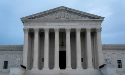 La Cour suprême débat de la politique d'expulsion du gouvernement Biden