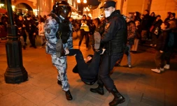 Le front ou la prison: en Russie, des manifestants arrêtés doivent choisir
