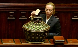 Premières fissures dans la coalition de Meloni au parlement italien