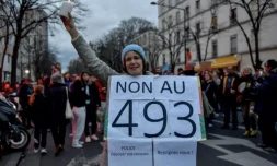 Manifestation prĂšs de la place d'Italie Ă Paris, le 18 mars 2023 ( AFP / JULIEN DE ROSA )