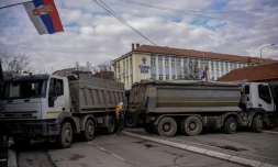 Les Serbes du Kosovo commencent à démanteler leurs barrages