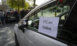 Les chauffeurs VTC en quĂȘte d'un revenu minimum garanti