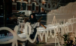 A Kiev, la vie presque normale aprĂšs un an de guerre