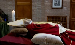 Le Vatican diffuse les premières photos du corps de Benoît XVI