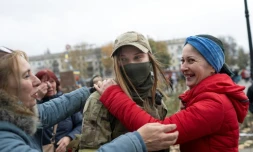 Ukraine: dans Kherson, soldats stars et goût de liberté
