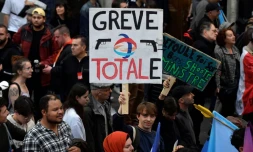 Carburants: la grève s'étend à d'autres secteurs, les syndicats dans la rue