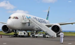 avion boeing 787 air austral présentation évacuations sanitaires aéroport roland garros