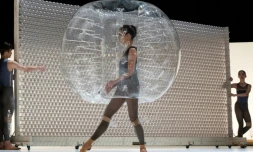 Plastique et pirouettes: un ballet japonais valorise les déchets