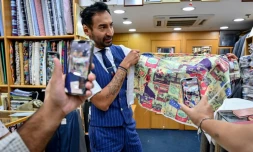 A Hong Kong, les tailleurs se réinventent pour survivre à la pandémie