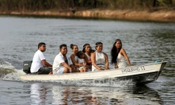 En Amazonie, des indigènes votent Lula, en bateau