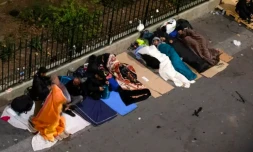 migrants sur trottoir