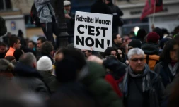 Retraites: pros et anti-réforme campent sur leur position