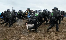 Allemagne: échauffourées au bord d'une vaste mine de charbon entre manifestants et police