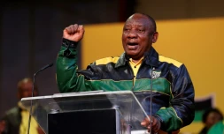Pas de démission en vue du président sud-africain, gêné par un scandale