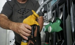 Hausse des prix à la pompe: coup dur pour les automobilistes qui n'ont "pas le choix"
