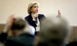 La candidate LR à la présidentielle Valérie Pécresse à  Percy-en-Normandie le 25 février 2022