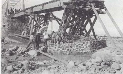Pont rivière des galets après le cyclone de 1905 au Port (Photo d'archive).