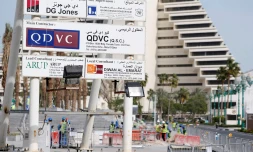 Des employés de Vinci Constructions Grands Projets, le 24 mars 2015 dans un chantier à Doha au Qatar.