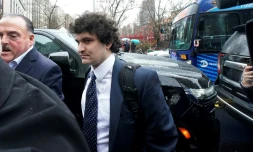 L'ex-magnat des cryptomonnaies Sam Bankman-Fried plaide non coupable de fraude à New York