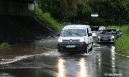 voiture pluie, vigilance forte pluie orage, route inondée