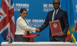Royaume-Uni: la justice donne son feu vert à l'expulsion de migrants au Rwanda
