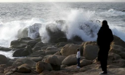 Vents violents dans le sud: des milliers de foyers privés d'électricité et des départs de feu